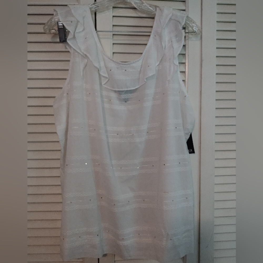 NWT sparkly white top with ruffle baby sleeves